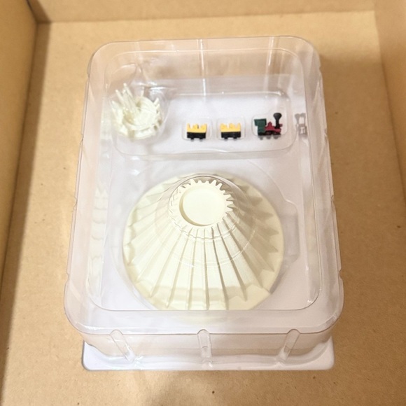 RARE DeAgostini My Disneyland Vol.5 Opened but everything still included #5/100 - Picture 5 of 5